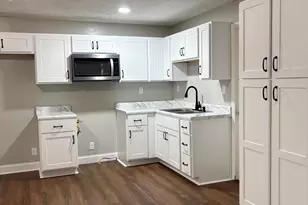 605 Correll St, Maxton, NC 28364 - Photo 3