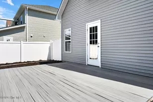 127 NE 15th St, Oak Island, NC 28465 - Photo 35