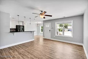 127 NE 15th St, Oak Island, NC 28465 - Photo 5