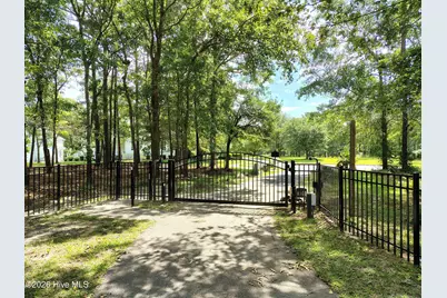 104 Queens Harbor Drive, Swansboro, NC 28584 - Photo 25
