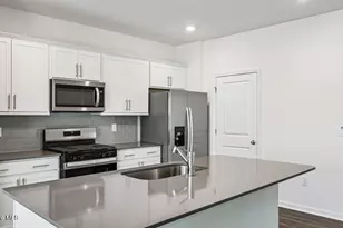 428 Conifer St, Sanford, NC 27332 - Photo 9