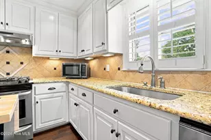 210 Hawthorne Ln W, Wilson, NC 27893 - Photo 9