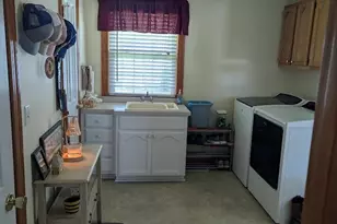 411 Main St, Newton Grove, NC 28366 - Photo 7