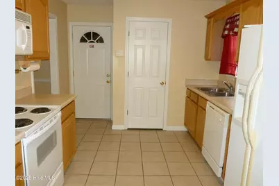 302 Carlisle Court, Jacksonville, NC 28540 - Photo 7