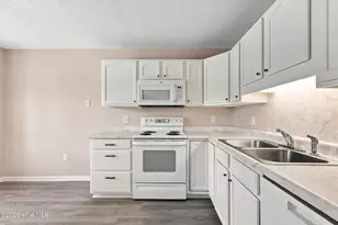 1001 Courtyard E, Beaufort, NC 28516 - Photo 9