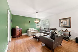 402 E Vance St, Williamston, NC 27892 - Photo 9