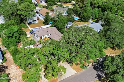 315 NE 40th Street, Oak Island, NC 28465 - Photo 3