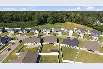 613 Knoll Circle, Greenville, NC 27858 - Photo 5