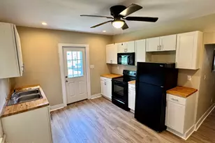 1105 College St, Kinston, NC 28501 - Photo 3