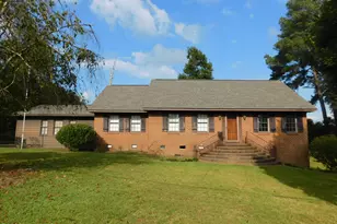 1603 Lake Dr, Laurinburg, NC 28352 - Photo 1