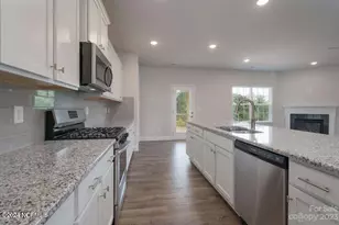 113 Seashore St, Grimesland, NC 27837 - Photo 9