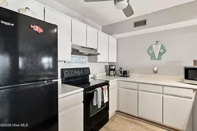 111 Florida Avenue #Apt 3, Carolina Beach, NC 28428 - Photo 7