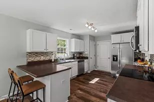 212 Marsh Haven Dr, Sneads Ferry, NC 28460 - Photo 15