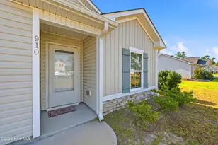910 Pine Needles Rd, Southport, NC 28461 - Photo 5