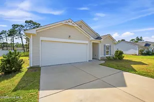 910 Pine Needles Rd, Southport, NC 28461 - Photo 3