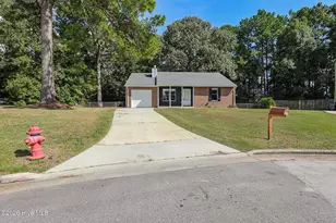 215 Spruce Ct, Jacksonville, NC 28546 - Photo 3