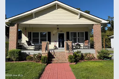 309 S Wright Street, Burgaw, NC 28425 - Photo 1
