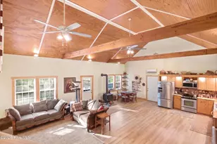 7147 Stag Park Rd, Burgaw, NC 28425 - Photo 9