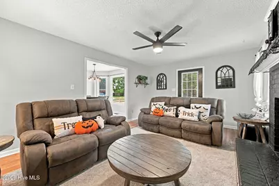 1142 Lakeview Avenue, Richlands, NC 28574 - Photo 11