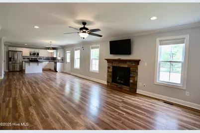 180 Lori Lane, Aberdeen, NC 28315 - Photo 7