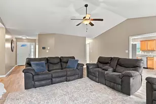 210 Gillespie Dr, Hubert, NC 28539 - Photo 9