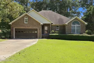 304 N Carolina Dr, New Bern, NC 28562 - Photo 1
