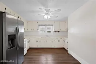 305 E 1st St, Kenly, NC 27542 - Photo 23