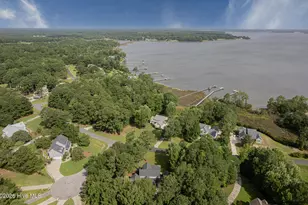 201 Madison Ct, Swansboro, NC 28584 - Photo 3