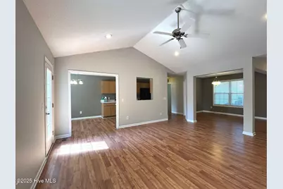 205 Woodgreen Lane, Aberdeen, NC 28315 - Photo 7