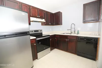 621 S Hampton Drive, Jacksonville, NC 28546 - Photo 7