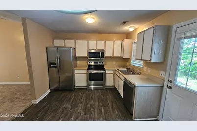 573 Corbin Street, Jacksonville, NC 28546 - Photo 5