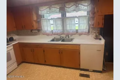 406 N Wilkes Street, Chadbourn, NC 28431 - Photo 11
