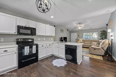 8593 Heirloom Drive NE, Leland, NC 28451 - Photo 7