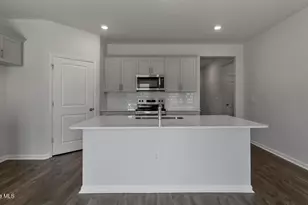 324 Maddox Dr, Aberdeen, NC 28315 - Photo 3