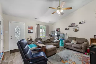 408 Somerset Cove, Jacksonville, NC 28546 - Photo 5
