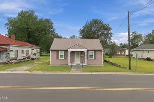 305 N Charles St, La Grange, NC 28551 - Photo 3