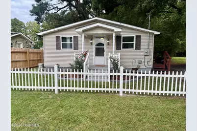 204 Pinewood Avenue, Elizabeth City, NC 27909 - Photo 1