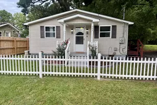 204 Pinewood Ave, Elizabeth City, NC 27909 - Photo 1