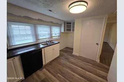 511 S Shore Drive, Jacksonville, NC 28540 - Photo 7