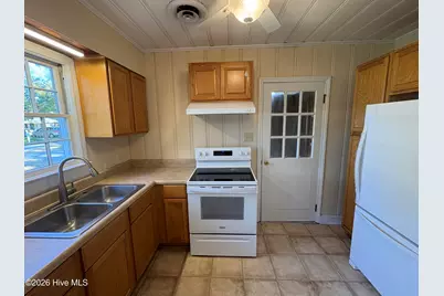303 Dallas Avenue, Lake Waccamaw, NC 28450 - Photo 9