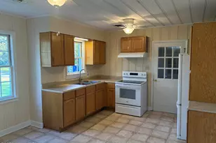 303 Dallas Ave, Lake Waccamaw, NC 28450 - Photo 5