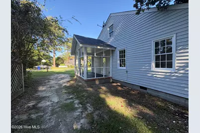 303 Dallas Avenue, Lake Waccamaw, NC 28450 - Photo 33