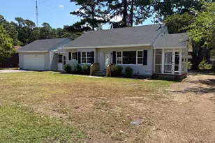 303 Dallas Ave, Lake Waccamaw, NC 28450 - Photo 3
