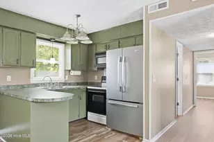 109 E Walnut St, Bladenboro, NC 28320 - Photo 15