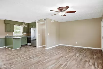 109 E Walnut Street, Bladenboro, NC 28320 - Photo 7
