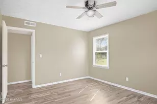 109 E Walnut St, Bladenboro, NC 28320 - Photo 23