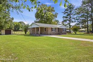 109 E Walnut St, Bladenboro, NC 28320 - Photo 3