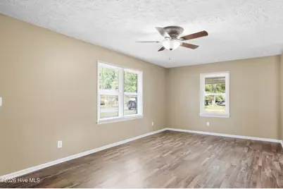 109 E Walnut Street, Bladenboro, NC 28320 - Photo 9