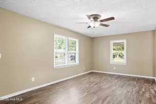 109 E Walnut St, Bladenboro, NC 28320 - Photo 9