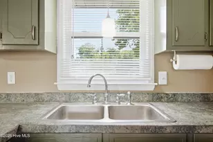 109 E Walnut St, Bladenboro, NC 28320 - Photo 17